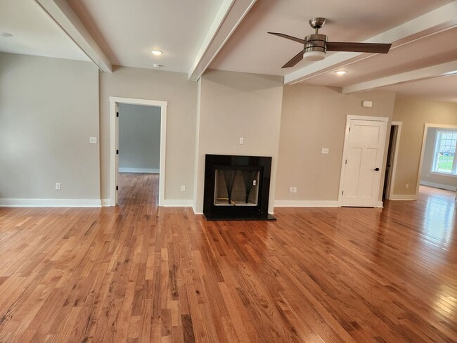 Building Photo - Chesterfield - 5 Bed 3.5 Bath Newer Modern...