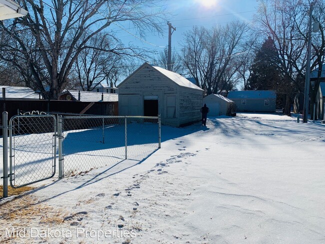 Building Photo - 2 br, 1 bath House - 807 E 6th