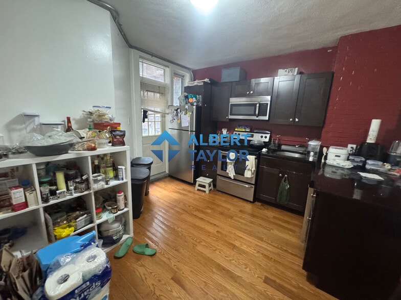 Building Photo - 172 Endicott St