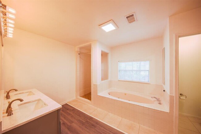 Building Photo - 2238 Willow Point Dr