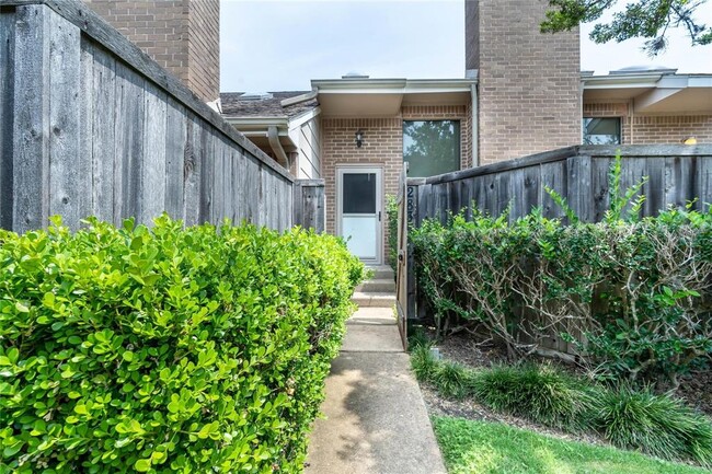 Building Photo - 2833 Panagard Dr