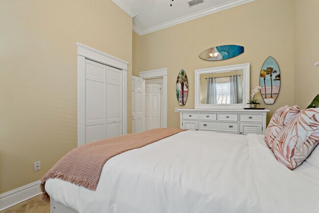 Building Photo - 611 S Orleans Ave