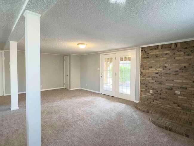 Building Photo - 328 Dunbar Cave Rd