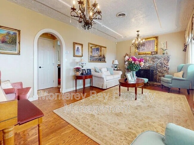 Building Photo - 1976 Grandview St