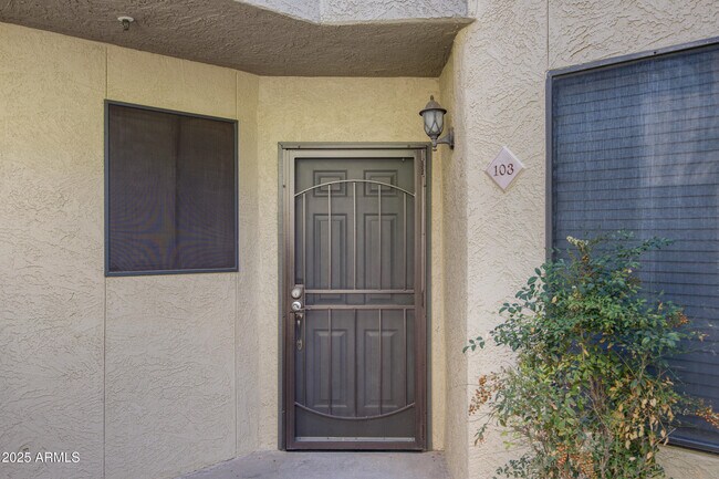Building Photo - 4925 E Desert Cove Ave