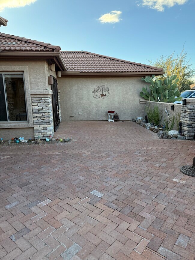 Building Photo - 2384 E Bonita Canyon Dr