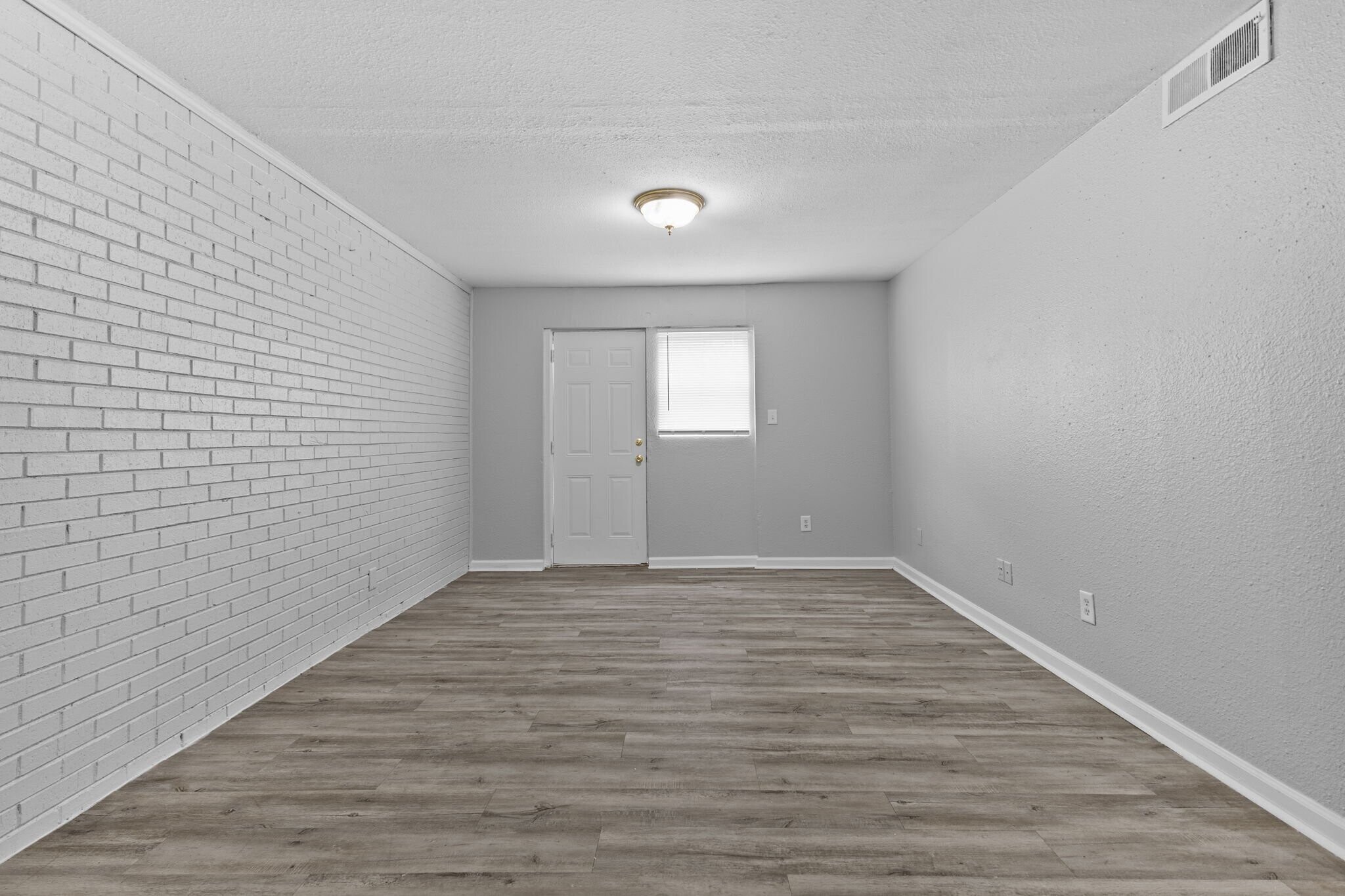 Building Photo - 5936 Radnor Rd