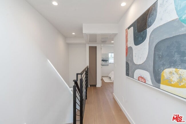 Building Photo - 857 N Detroit St