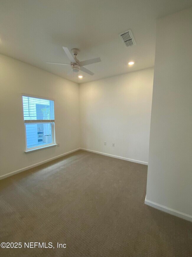 Building Photo - 214 Water Elm Walk