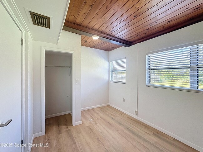 Building Photo - 1500 Highland Ct