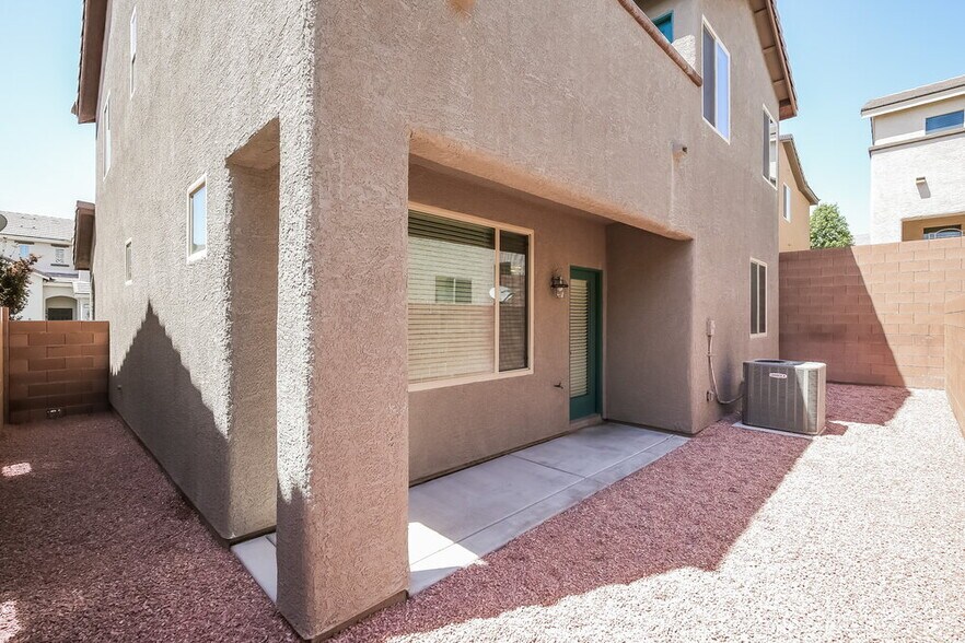 Building Photo - 10440 Yew Blossom Ave