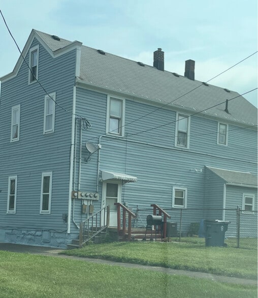 Primary Photo - 2907 Oakwood Ave