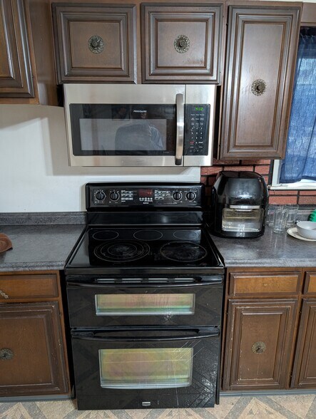 Flat top stove - 123 W Mohawk St