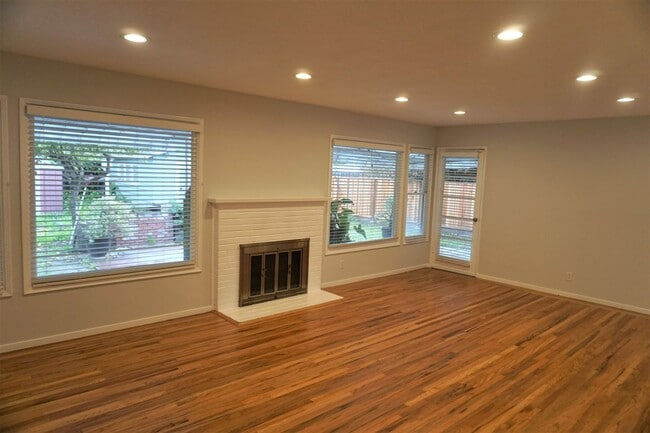 Building Photo - Well Maintained Single-Family Home in Saratoga!