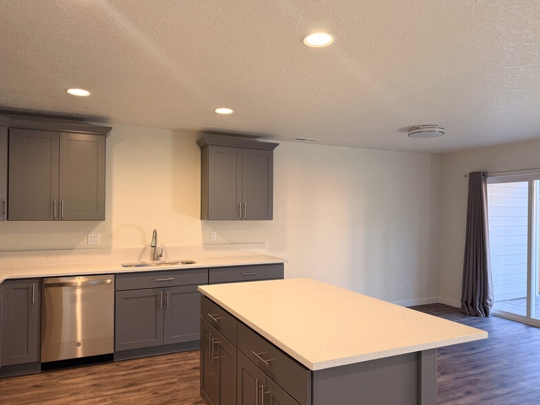 Building Photo - 507 NW Hillcrest Dr