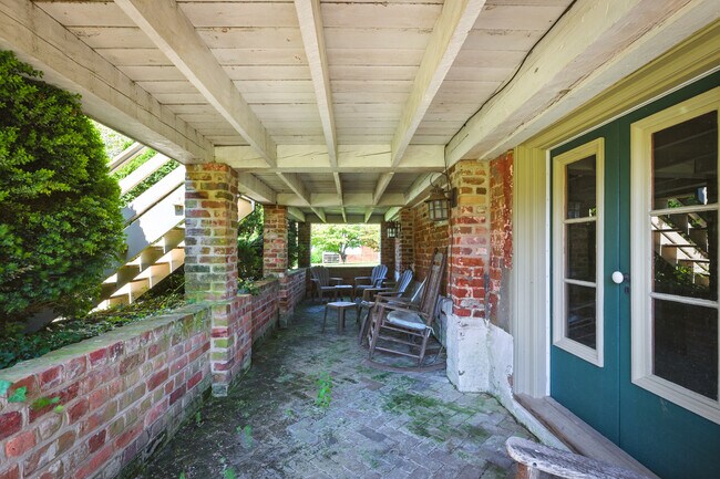 Building Photo - 11826 Colonial Trail W