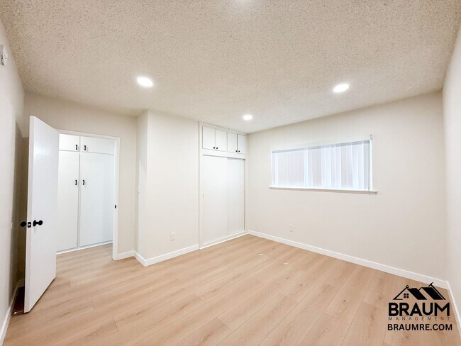 Building Photo - 5131 Buffalo Ave
