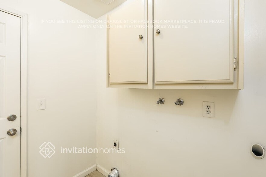 Building Photo - 824 Blue Bill Way