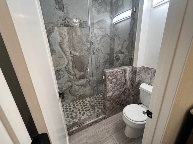 Building Photo - Bright and Spacious 3-Bedroom Home in the Heart of South Davis