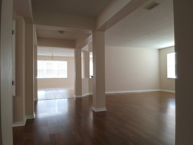 Building Photo - 4624 Barbados Loop