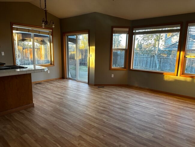 Building Photo - 12053 Four Oaks St