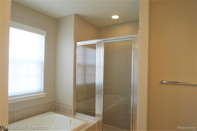 Building Photo - 3243 Camden Dr