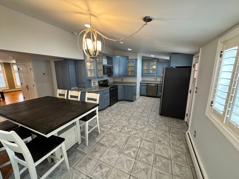 Building Photo - 5 Pearl St