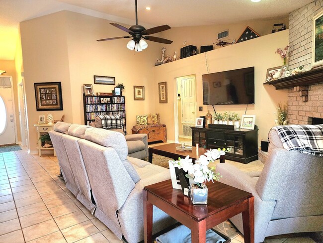 Building Photo - Breathtaking 4/3 Perdido Home, 2,700 sq ft...