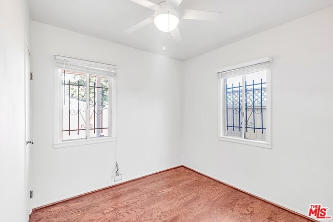 Building Photo - 608 7th Ave