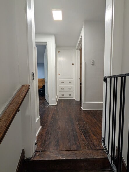 upstairs hallway - 353 N Chestnut St