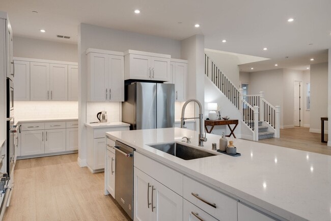 Building Photo - Luxury 4 Bedroom Home in Gated El Dorado Hills Community!