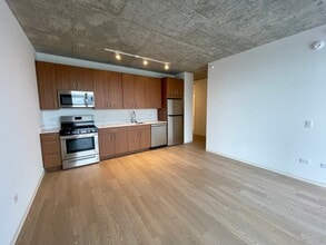 Building Photo - 1222 S Prairie Ave