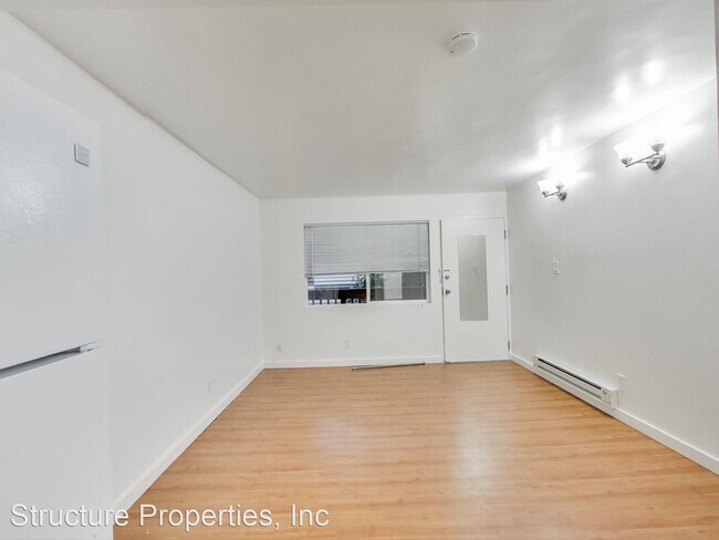 Building Photo - 461 24th St