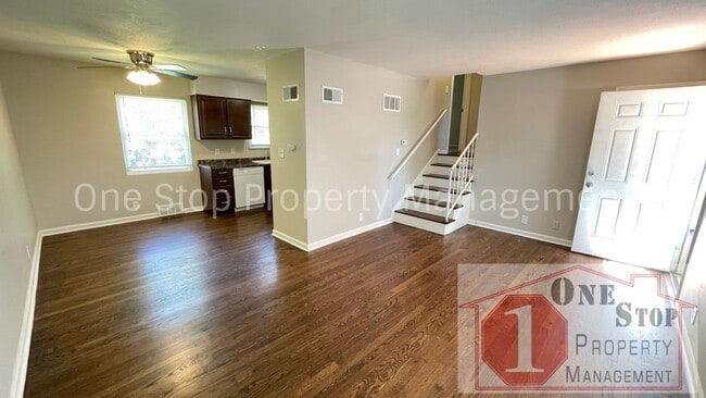Building Photo - Beautiful 3 Bedroom / 2 Bathroom Duplex in...