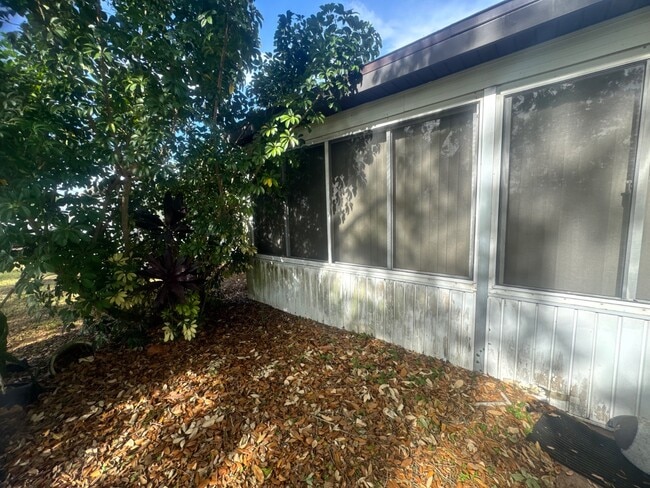 Building Photo - 119 Fairway Dr