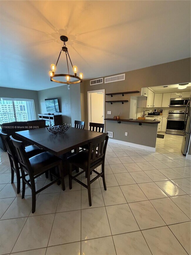 Building Photo - 300 Bayview Dr