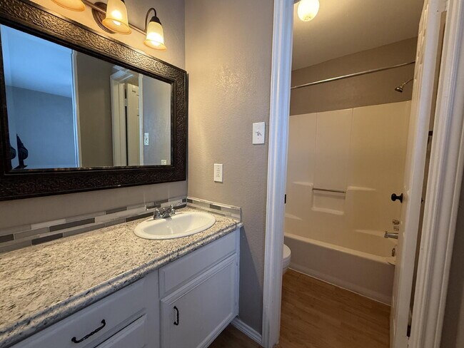 Building Photo - Spacious 2 Bed, 2.5 Bath Condo on Speight Ave with Private Porch & Community Pool