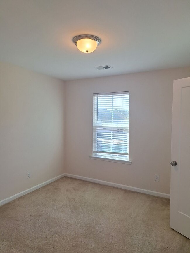 Building Photo - ***HURRY, MOVE IN SPECIAL****Superb Home Located in the Catawba Hills Neighborhood!