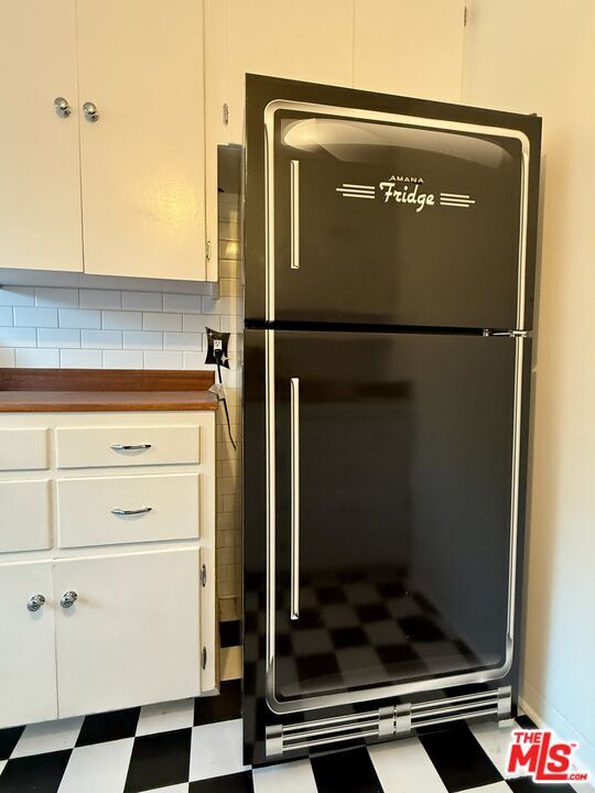 Building Photo - 5560 Village Green