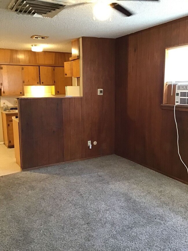 Building Photo - 301 Gayland Dr