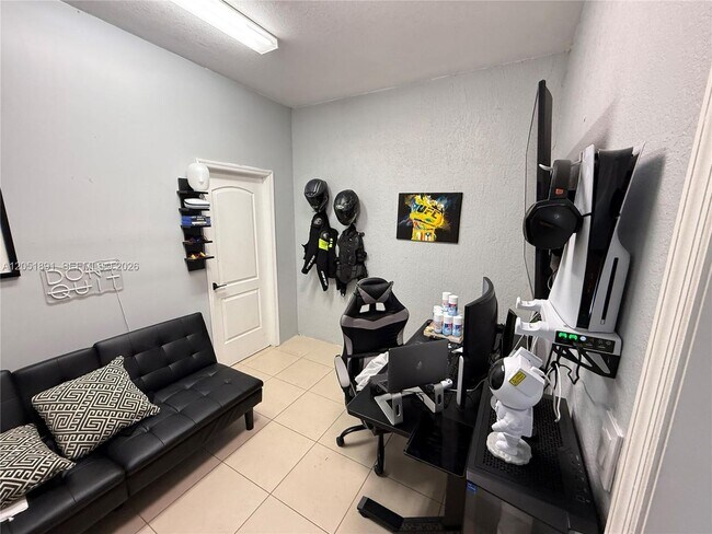 Building Photo - 9350 SW 171st Ct