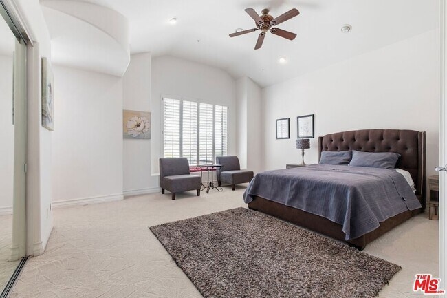 Building Photo - 6003 County Oak Rd