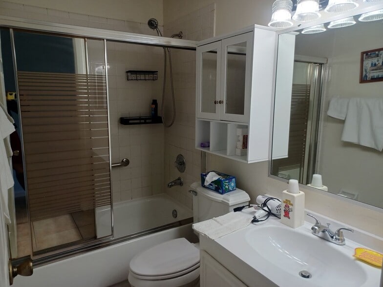 Building Photo - 909 SE 46th Ln