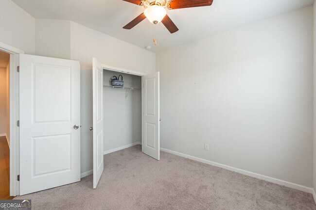 Building Photo - 2701 Cedar Pne Wy