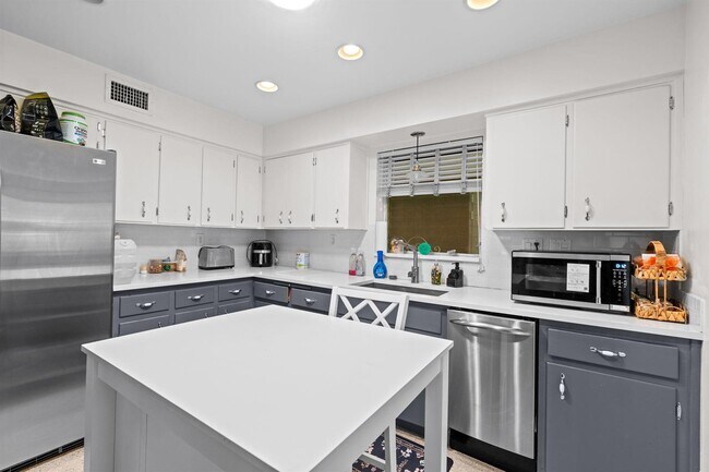 Building Photo - North Gordon Road, Fort Lauderdale, FL 33301 - 3 BR 2 BA house