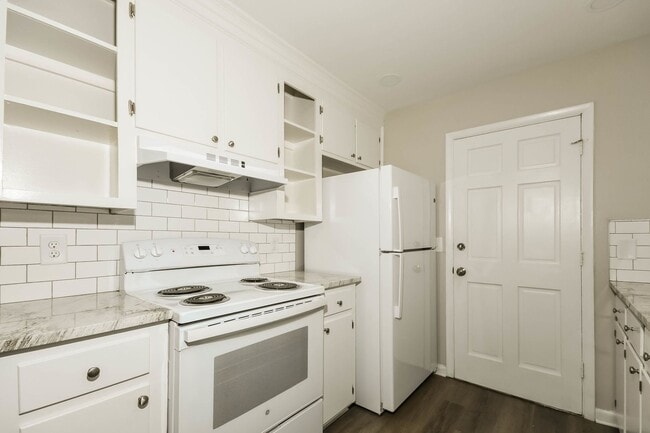 Building Photo - 3 bed / 2 bath ~ West Ashley Area, Move-in...