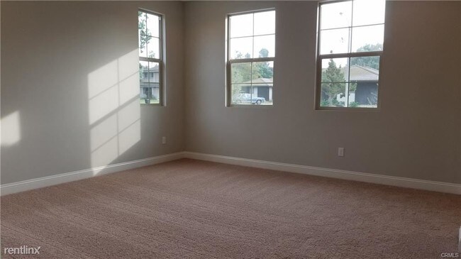 Building Photo - 3 br, 2 bath Townhome - 3248 Edgewood Rd