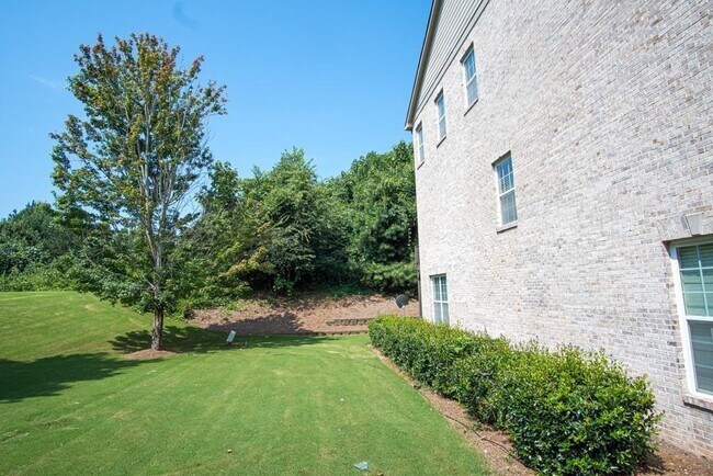 Building Photo - 5720 Pine Oak Dr NW