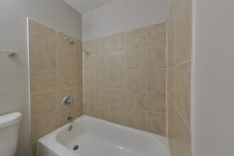 Building Photo - 8610 Pine Shores Dr