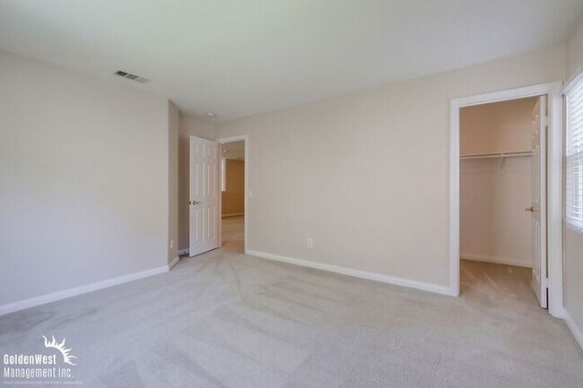 Building Photo - Gorgeous 4Bdm 2.5Ba Two-Story Home in San ...